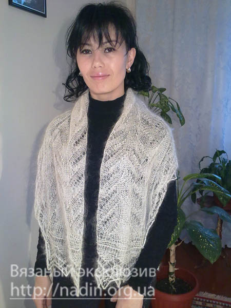 белый пуховый палантин